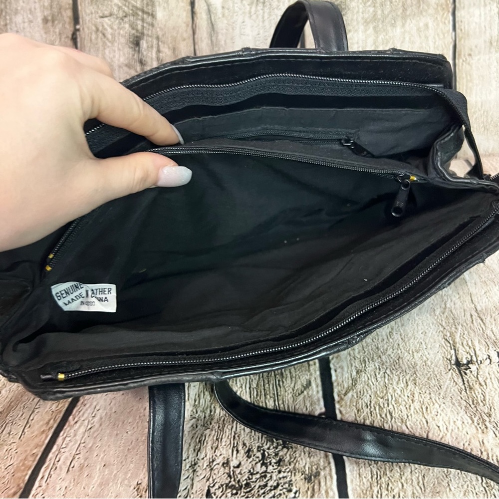 BOUTIQUE - genuine leather shoulder bag - Picture 7 of 11